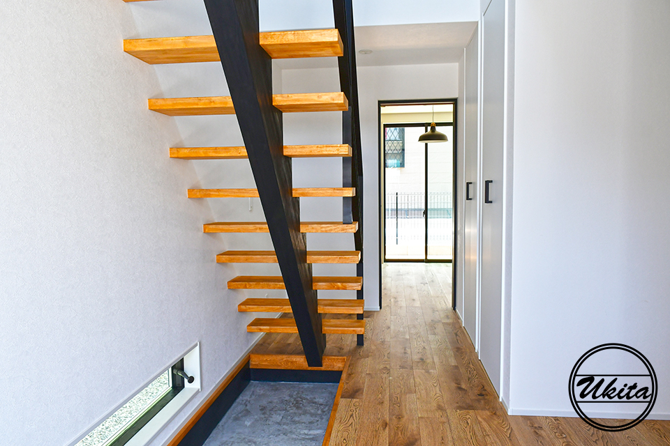 木製のストリップ階段